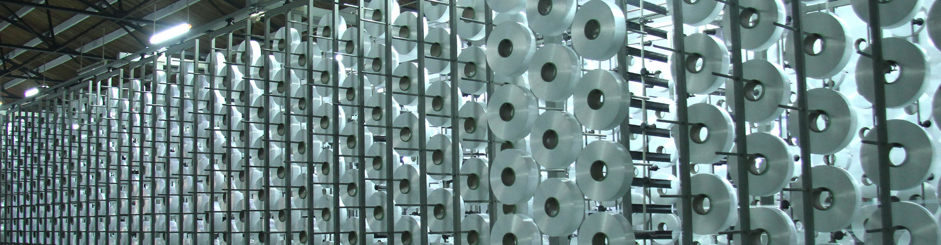 主要生產(chǎn)珊瑚絨、法蘭絨、舒棉絨、搖粒絨、PV絨等絨類(lèi)產(chǎn)品面料